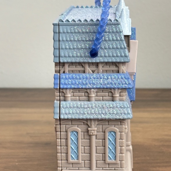 DISNEY Store Animators' Collection Littles Frozen ARENDELLE CASTLE Playset Beds - Picture 4 of 9